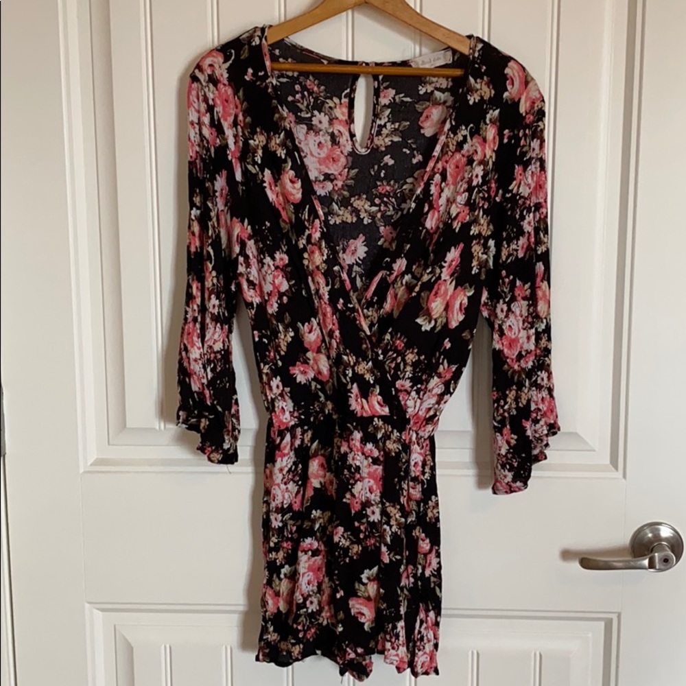 🟣3 for $25🟣 Altar’d State floral romper